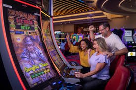 Tampilan permainan Casino Hold'em di studio live wajik slot dengan dealer dan kartu komunal